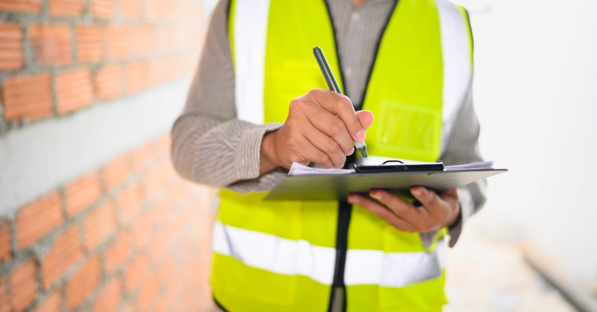 Conditional vs. Unconditional Lien Waivers: Which to Sign & When